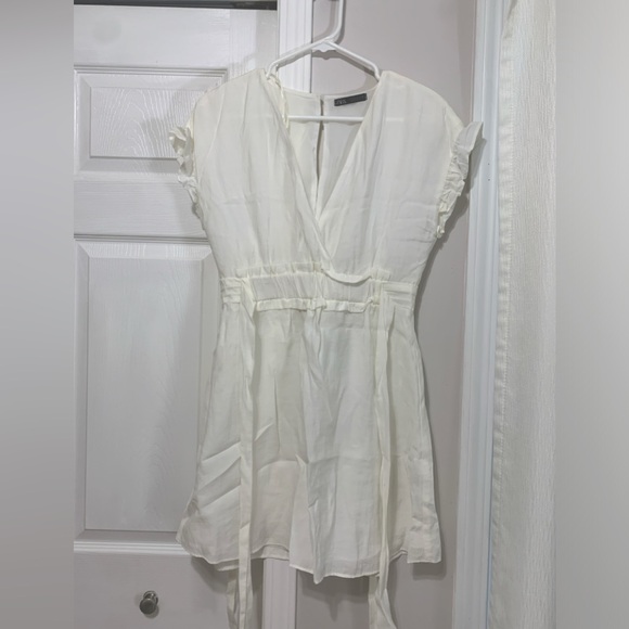 Zara White Tie Waist V-Neck Ruffle Short Sleeve Mini Dress Size Small - Picture 4 of 9